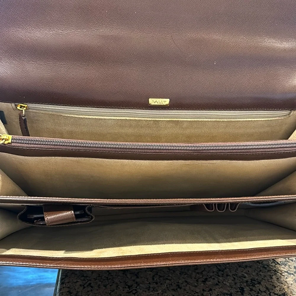 Vintage brown leather Bally briefcase. High quality leather. Good condition!